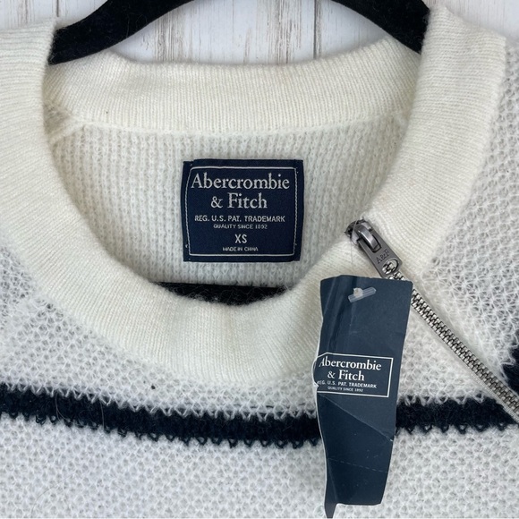 Abercrombie & Fitch NWT black and white striped fuzzy sweater XS - Picture 2 of 4